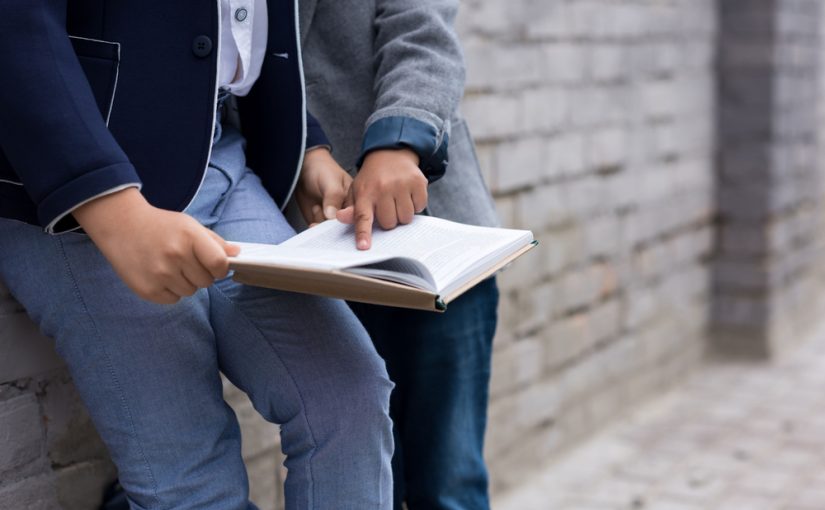 Problemy połączone z zgodną artykulacją dotykają coraz większą części dzieci .